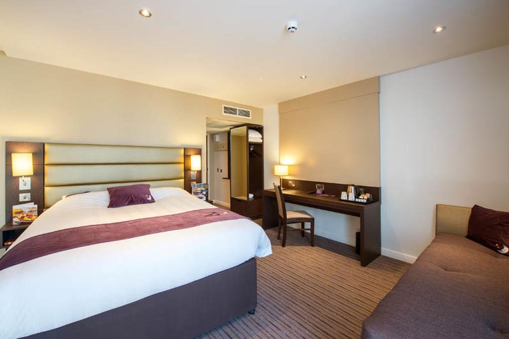 Premier Inn London City - Aldgate エクステリア 写真